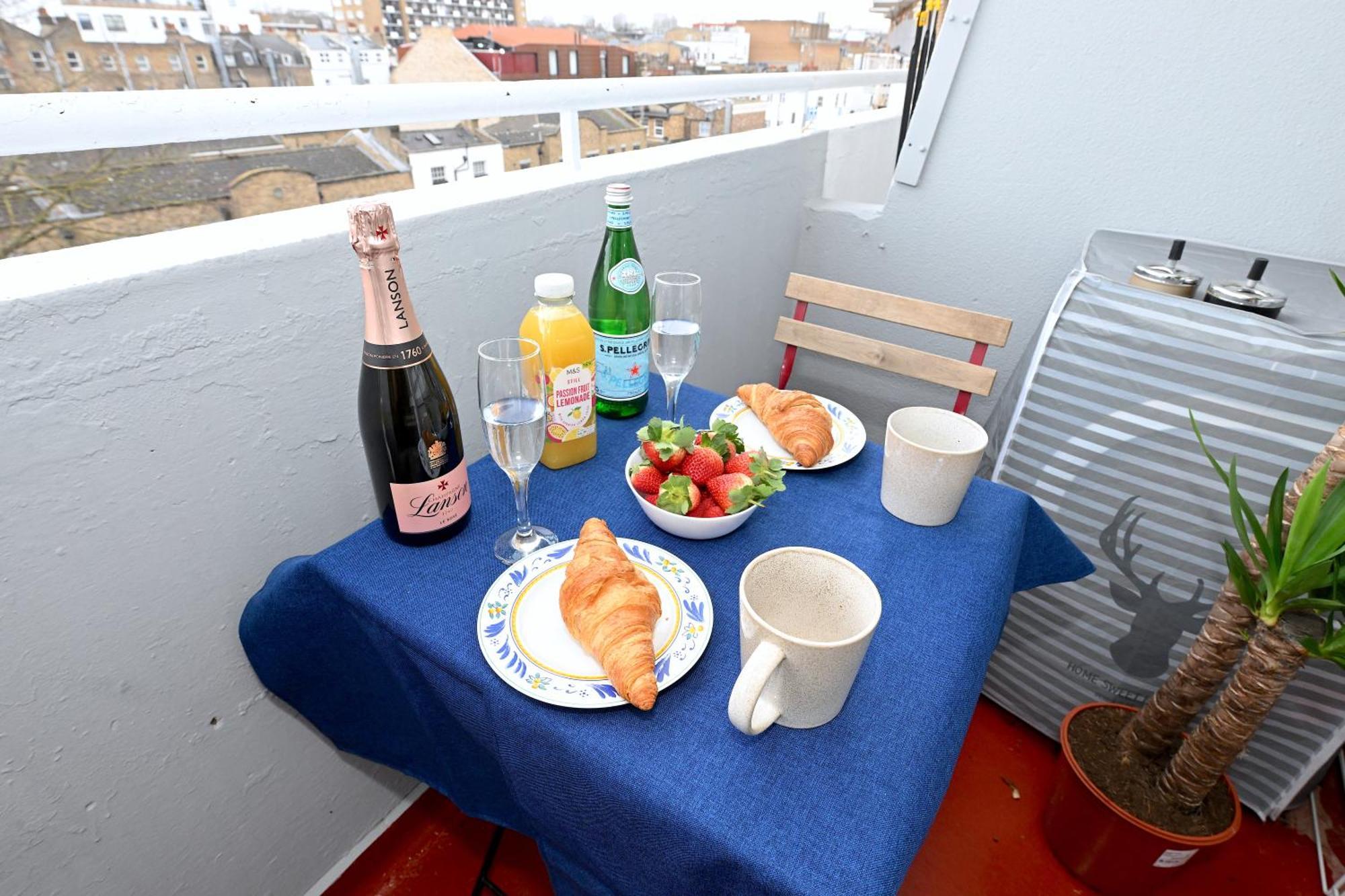 Superb 4 Bedroom Flat In The Heart Of Camden Town Londres Exterior foto